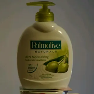 Palmolive Naturel Intensive Moisturizing Liquid Soap Olive and Moisturizing Milk 300ml — photo 4