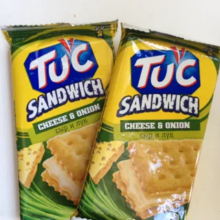 Tuc Sandwich salted cracker with cheese and onion flavor filling 112g — photo 3
