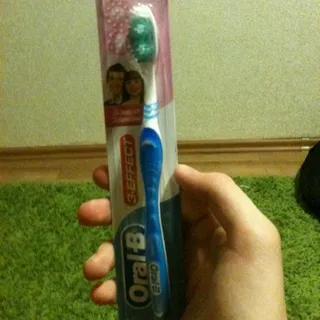 Oral-B 3-Effect Medium Soft Whitening Toothbrush 1pc — photo 7