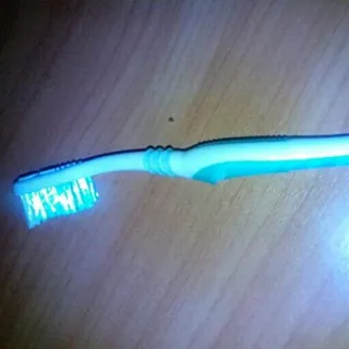 Oral-B 3-Effect Medium Soft Whitening Toothbrush 1pc — photo 8