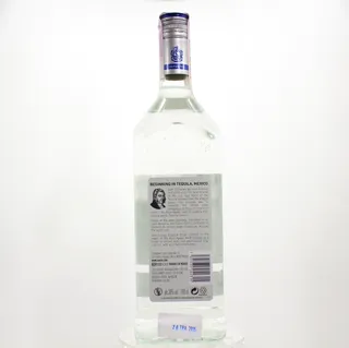 Jose Cuervo Especial Silver Tequila Glass Bottle 1L — photo 3