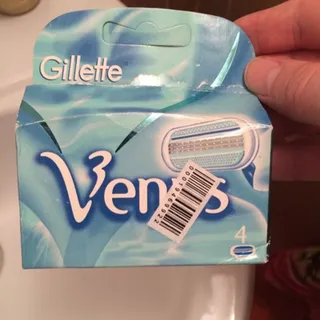 Gillette Venus Embrace Replacement Razor Cartridges 4pcs — photo 10