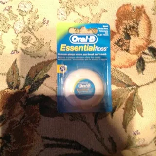 Зубна нитка Oral-b Essential floss 50м — фото 2