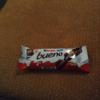 Kinder Bueno wafers with milk-hazelnut filling 43g — photo 5