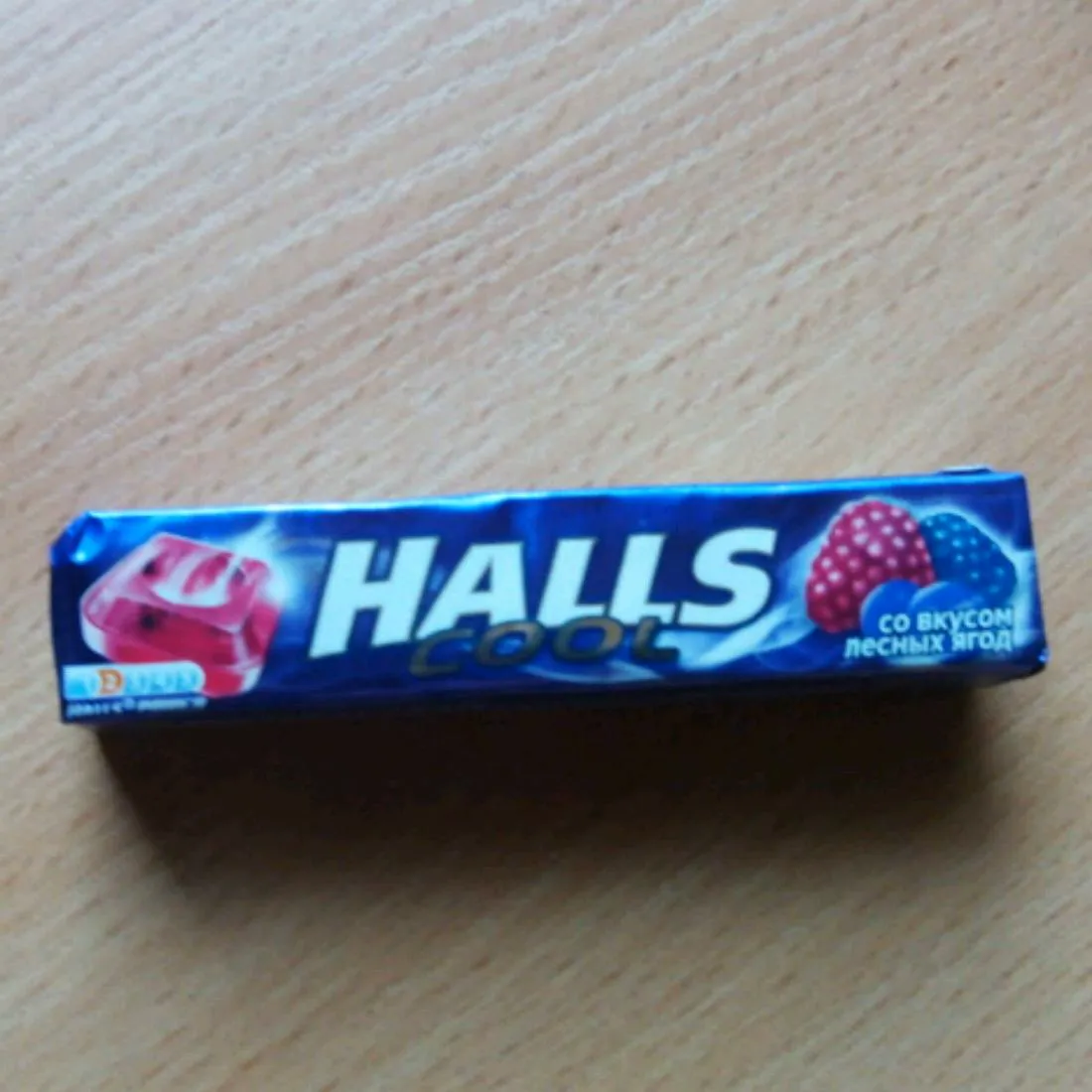 Halls Cool Forest Berry Lollipops 33 g