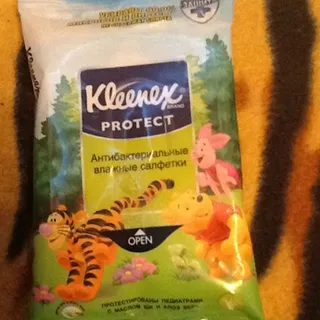 Kleenex Disney Antibacterial Wet Wipes 10pcs — photo 3