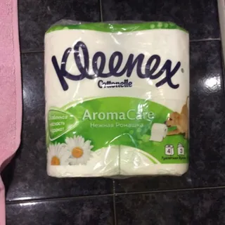 Kleenex Aroma Care Toilet Paper Gentle Chamomile Scented 4pcs — photo 4