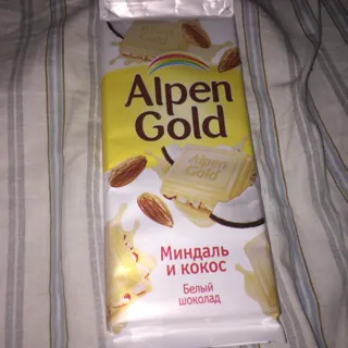 Шоколад білий Alpen Gold з мигдалем і кокосовою стружкою 90г — фото 5