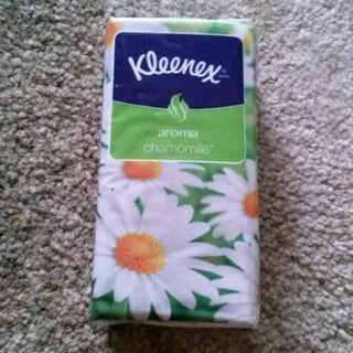 Kleenex Aroma Strawberry Cosmetic Facial Tissues 10 pcs — photo 6