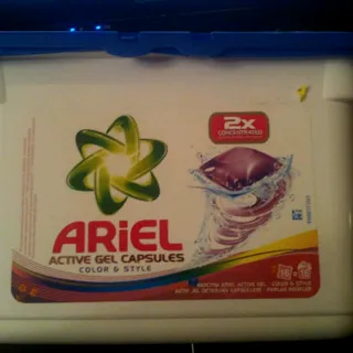Ariel Color and Style Laundry Gel Capsules 35g x 16pcs — photo 4