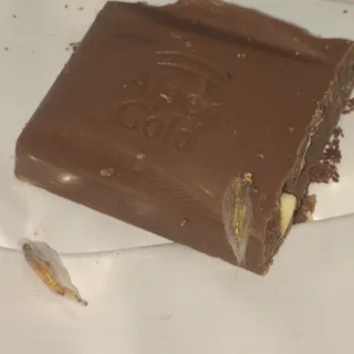Alpen Gold milk chocolate with hazelnuts and raisins 90 g — photo 6
