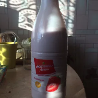 Laskovoe Leto Strawberry Yogurt Product 1.5, 950 ml — photo 3
