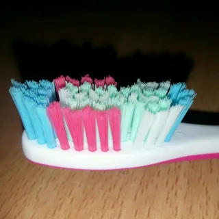 Reach Clean Floss Toothbrush, Medium — photo 3