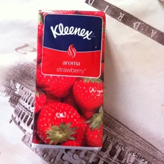 Kleenex Aroma Strawberry Facial Tissues 10 pcs — photo 2