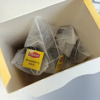 Трав'яний чай Herbal Strawberry Mint Клубніка М'ята пірамідки 32г, 20шт — фото 4