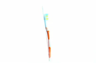 Colgate Expert Clean Medium Toothbrush 2pcs — photo 2