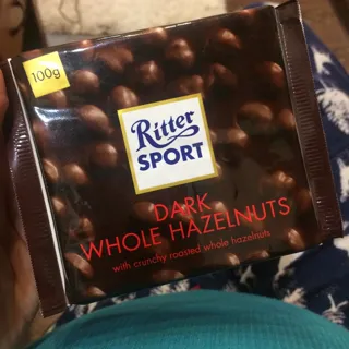 Шоколад чорний Ritter Sport з цілими лісовими горіхами 100г — фото 7