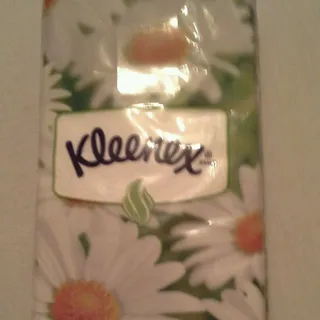 Kleenex Aroma Strawberry Cosmetic Facial Tissues 10 pcs — photo 4
