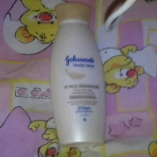 Johnson's Body Lotion 24 Hour Moisture Beauty Glow with Cocoa and Shea Oils 250ml — photo 8