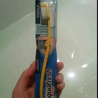 Aquafresh Family Toothbrush Medium 1pc — photo 5