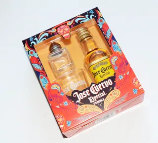 Jose Cuervo Especial 5cl (50ml) Gift Set with Jose Cuervo Branded Shot Glass and Salt Shaker — photo 9