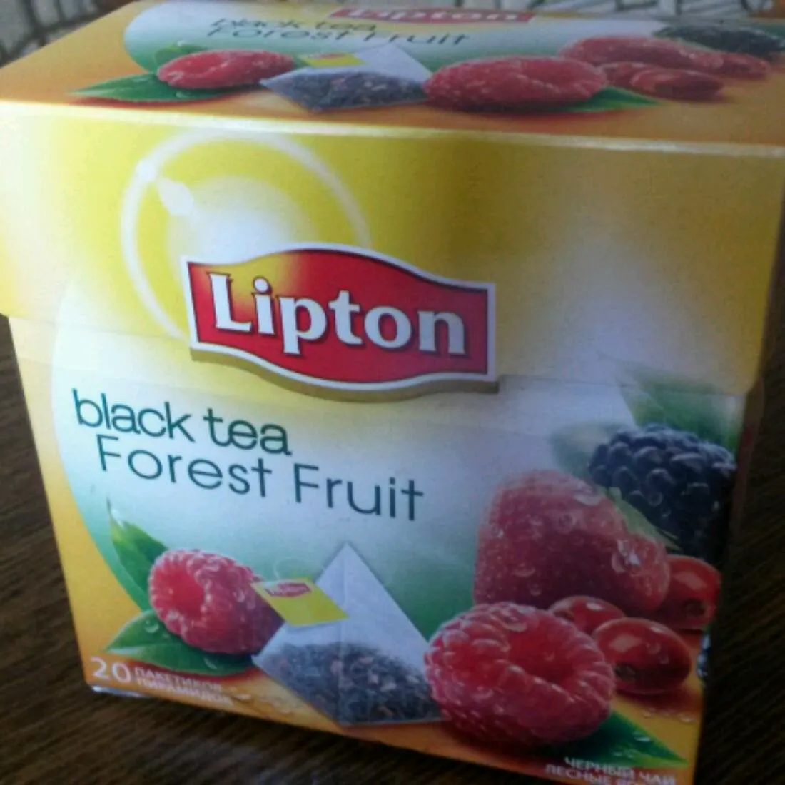 Чорний чай Lipton Forest Fruit 20 пірамідок