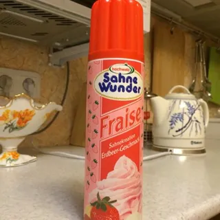 Hochwald Strawberry 10% Whipped Cream 250ml Can — photo 3