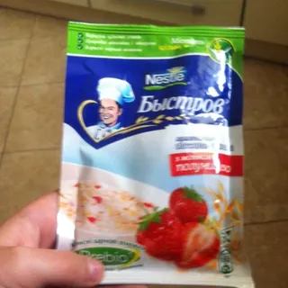 Nestle Bystrov Oatmeal with Milk and Strawberry 45g Poland — photo 3