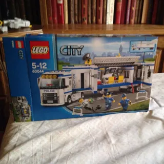Lego City Police Emergency Squad for Kids 5-12 Years 375 Pieces — photo 6