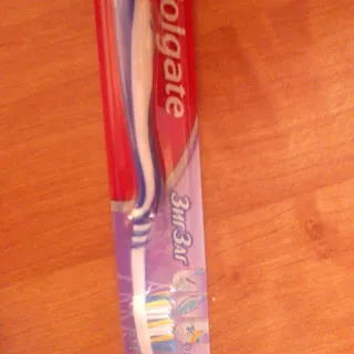 Colgate ZigZag Toothbrush Medium 1pc — photo 4