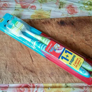 Colgate Expert Clean Medium Toothbrush 2pcs — photo 4