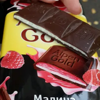 Alpen Gold Dark Chocolate with Raspberry and Yogurt 90g — photo 7