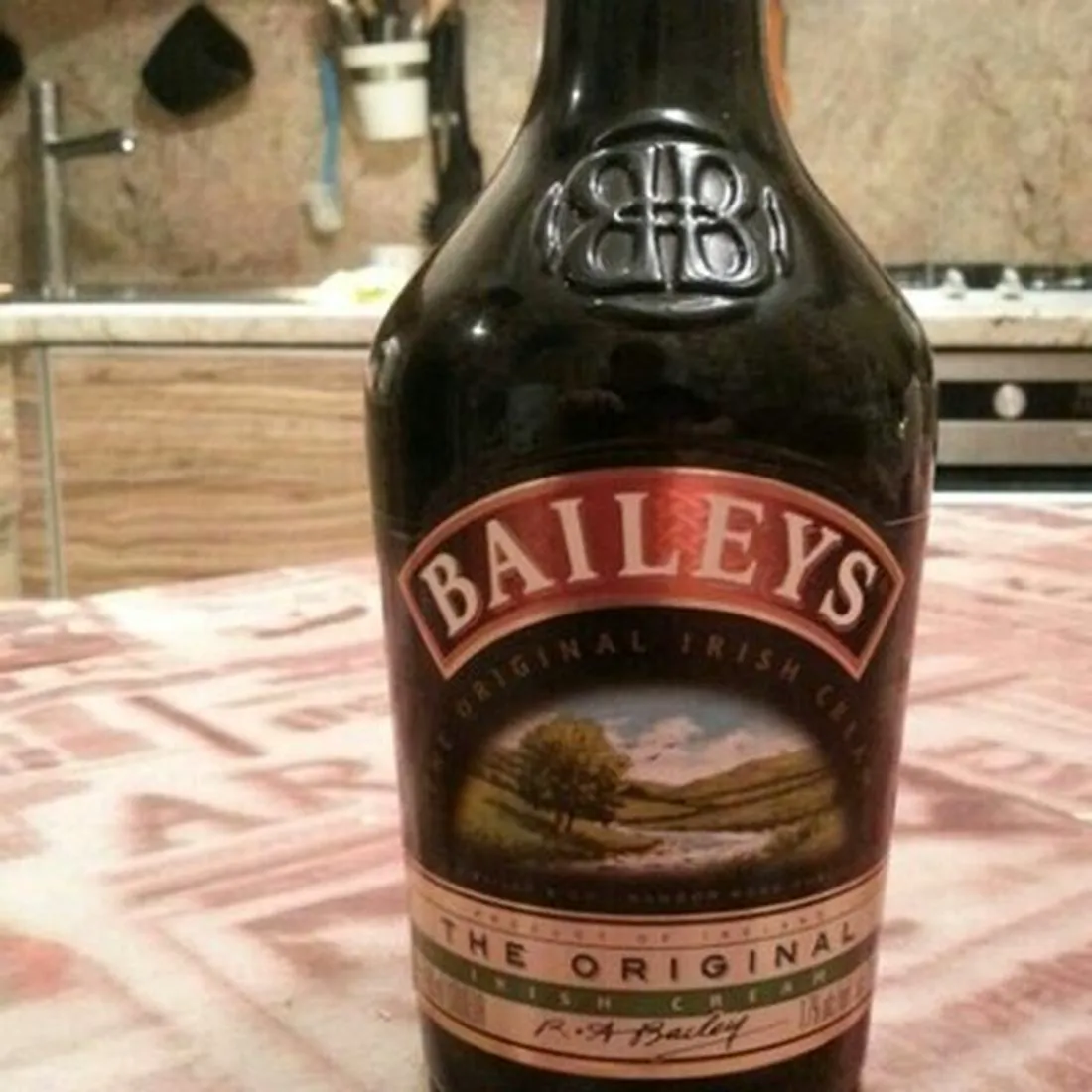 Лікер Baileys Оригінальний 17 Bailey & Co. 0.5 л