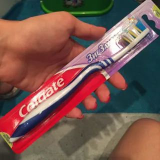 Colgate ZigZag Toothbrush Medium 1pc — photo 6