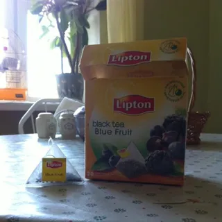 Lipton Black Tea Blue Fruit 20 Pyramid Bags — photo 3
