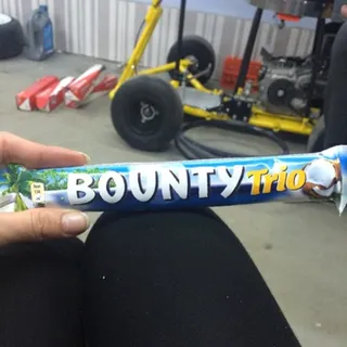 Bounty Trio Chocolate Bar Flow Pack 82.5g — photo 5
