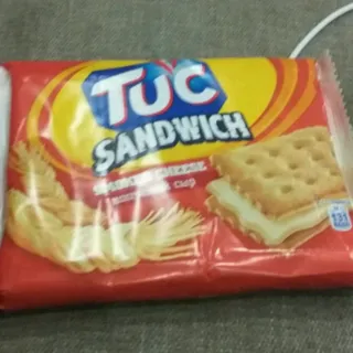 Tuc Salted Sandwich Cracker with Smoked Cheese Filling 112g — photo 3