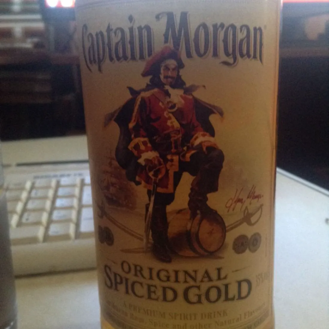 Ром Captain Morgan 35% 500 мл скляна пляшка