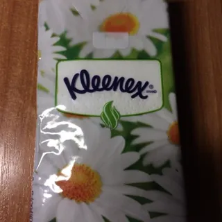 Kleenex Aroma Strawberry Cosmetic Facial Tissues 10 pcs — photo 5